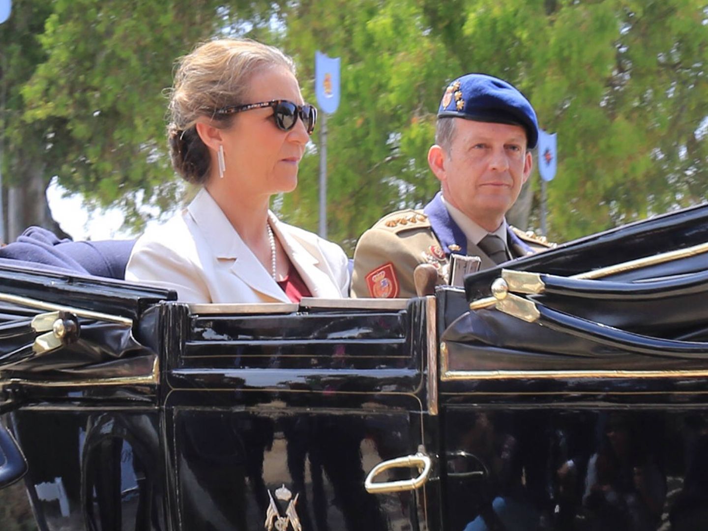 La hermana de Felipe VI llegó en coche de caballos. (Gtres)