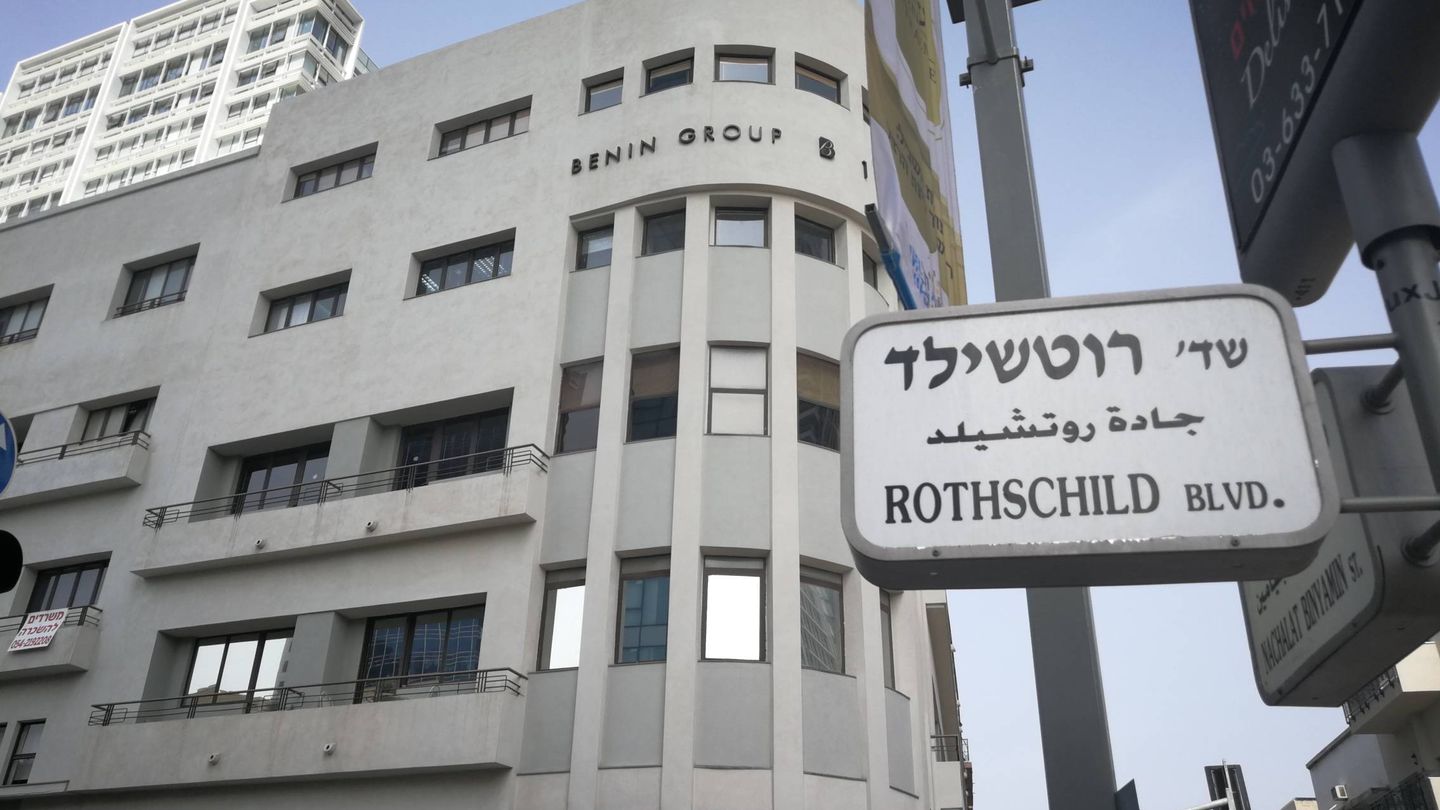 Avenida Rothschild en Tel Aviv, donde los locales de lujo se mezclan con los modernos. (S.T.)