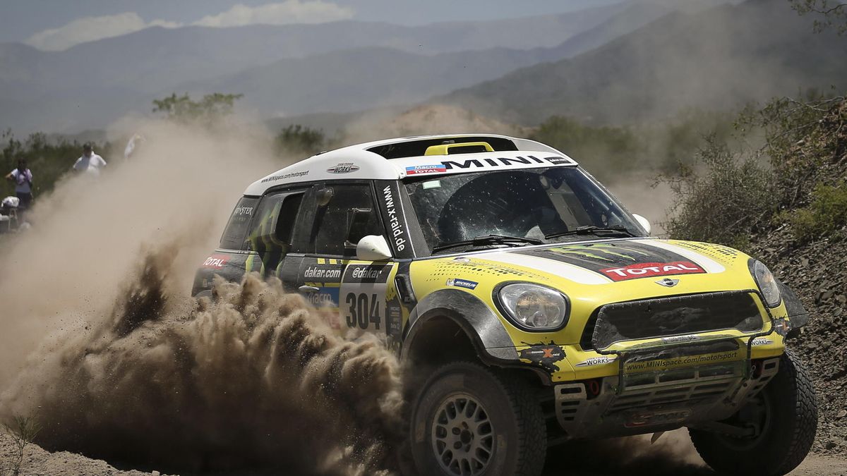Nani Roma no 'pincha' y ya es líder del Dakar en la categoría de autos