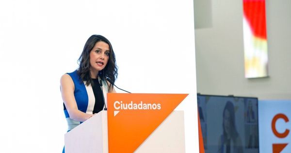 Foto: La portavoz de Ciudadanos, Inés Arrimadas, este lunes en rueda de prensa. (EFE)