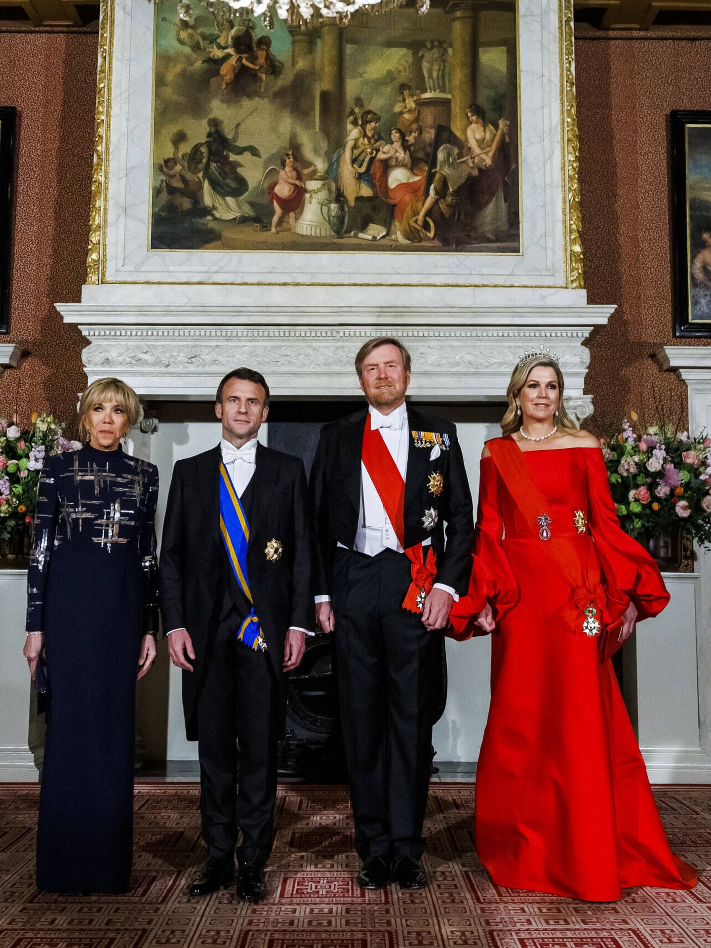  Los reyes de Holanda, con los Macron. (Gtres)