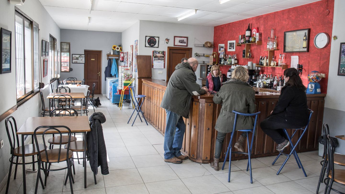 Interior del bar El Oro Negro en Sargentes de la Lora. (D. B.)