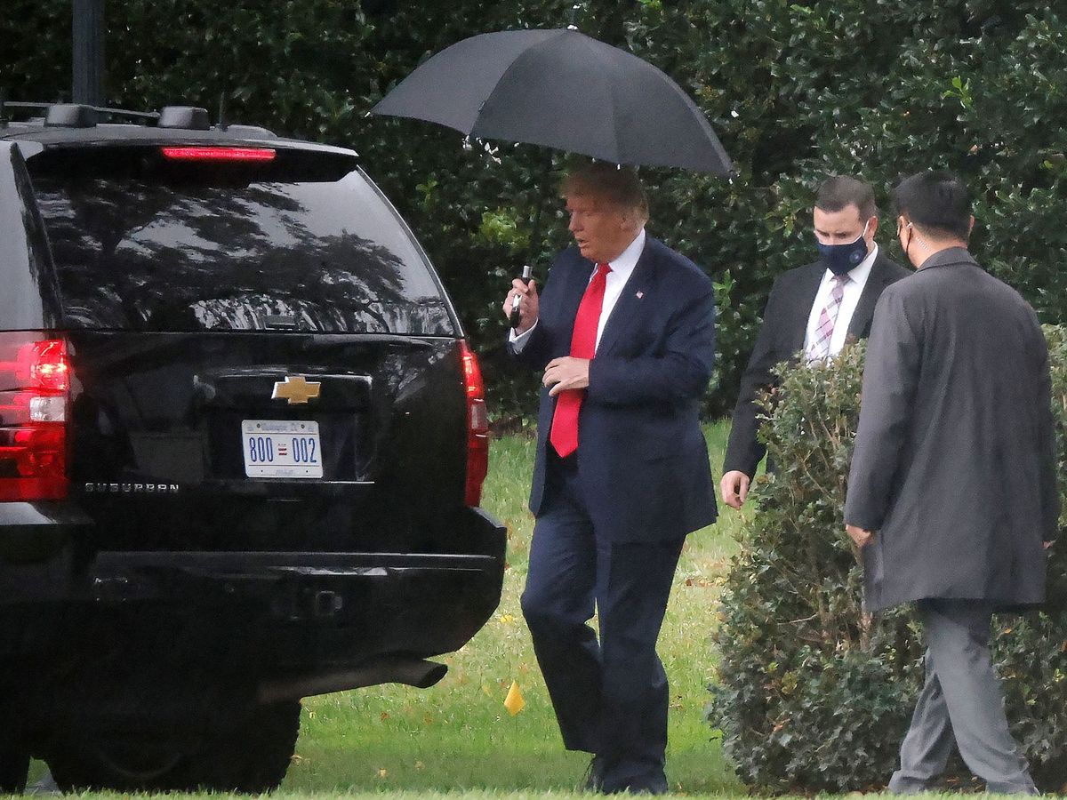 Foto: Donald Trump este lunes de camino a su mitin en Florida. (Reuters)