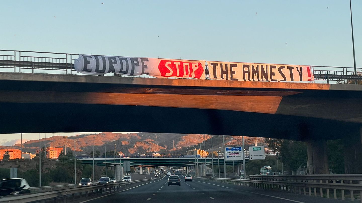 Pancartas en Málaga contra la amnistía.
