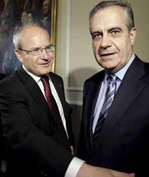 Corbacho dejará el Gobierno para acompañar a Montilla en las elecciones catalanas