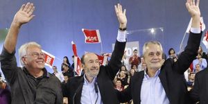 Felipe, Guerra, Chaves… Los ‘popes’ del socialismo andaluz abandonan a Griñán