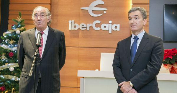 Foto: Amado Franco, presidente de la Fundación Ibercaja, y Víctor Iglesias, CEO del banco. (EFE)