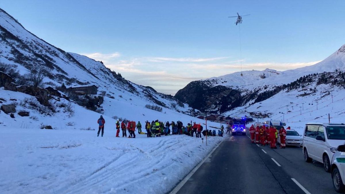 Rescatan con vida a los diez esquiadores que quedaron sepultados tras un alud en Austria