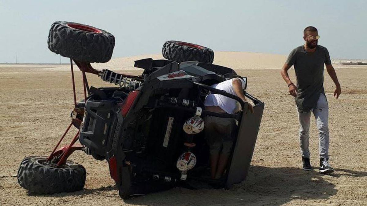 El aparatoso accidente de Piqué en el desierto de Qatar: vuelca con un buggy entre las dunas