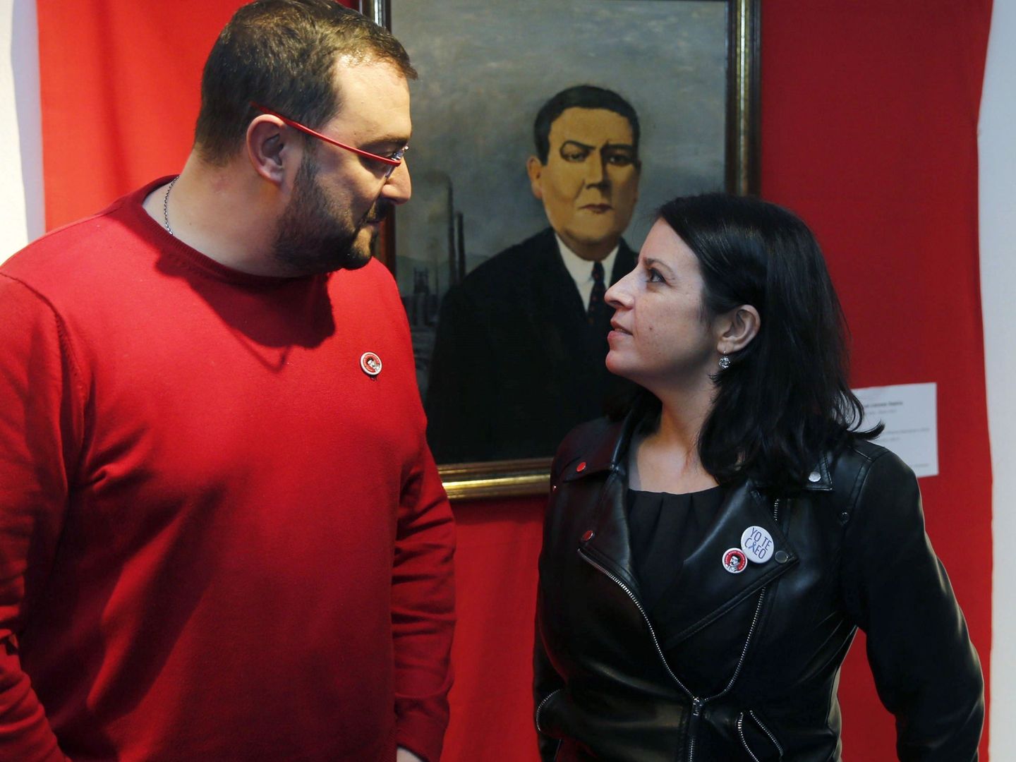 La vicesecretaria general del PSOE, Adriana Lastra, junto con el jefe de la FSA, Adrián Barbón, el pasado 12 de enero en Mieres. (EFE)