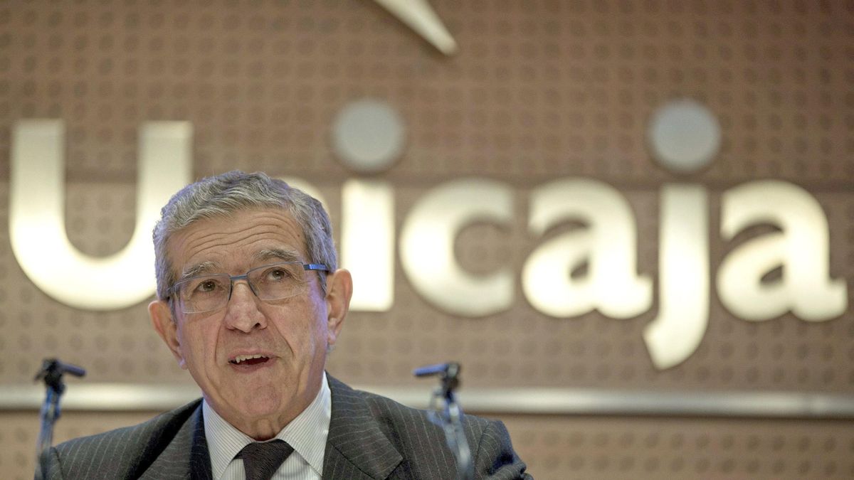 Balsa de aceite en la junta de Unicaja: nadie pregunta a Medel por el escándalo Ausbanc