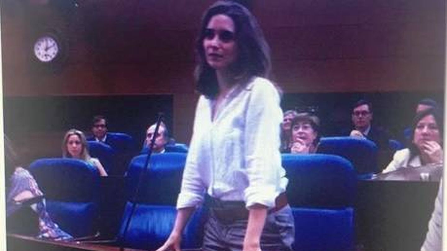 Una joven Díaz Ayuso cuando tomó posesión por primera vez como diputada en la Asamblea de Madrid