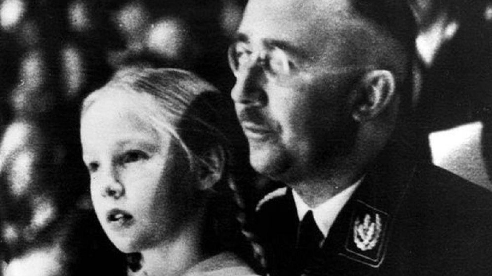 Foto: Heinrich Himmler, junto a su hija Gudrun, que olvidaría su apellido por el de Burwitz