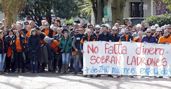 Foto: Trabajadores, durante una concentración en Bilbao en rechazo a las medidas planteadas por Tubos Reunidos para su filial Productos Tubulares. (EFE)