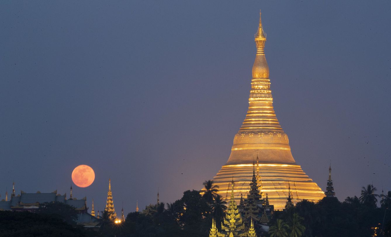 La pagoda dorada de Shwedagon, en Rangún (EFE)