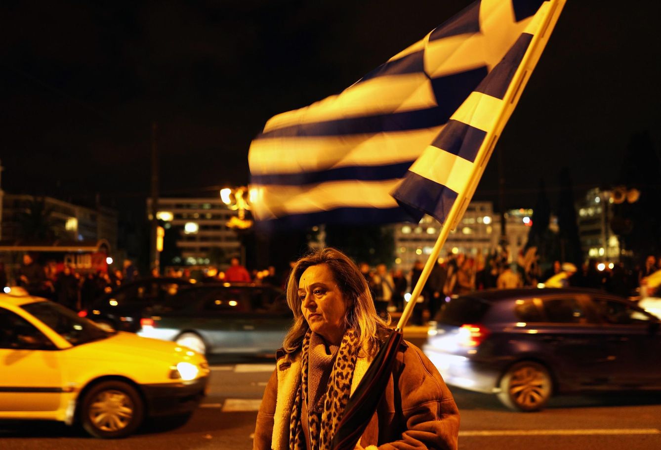 Una mujer en una manifestación en Atenas a favor del Gobierno de Tsipras (Reuters).