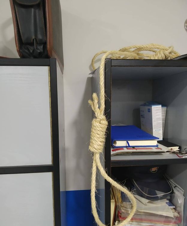 Foto: La horca que estaba en el despacho de oficiales. (EC)
