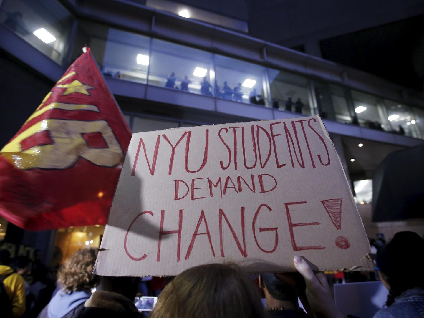 Protesta de estudiantes demandando menores tasas en la Universidad Hunter de Manhattan, en noviembre de 2015. (Reuters)