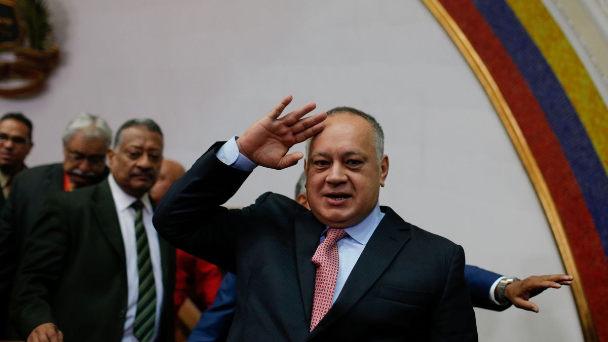 Cabello acusa al tío de Guaidó de introducir en Venezuela explosivos y chalecos antibalas 