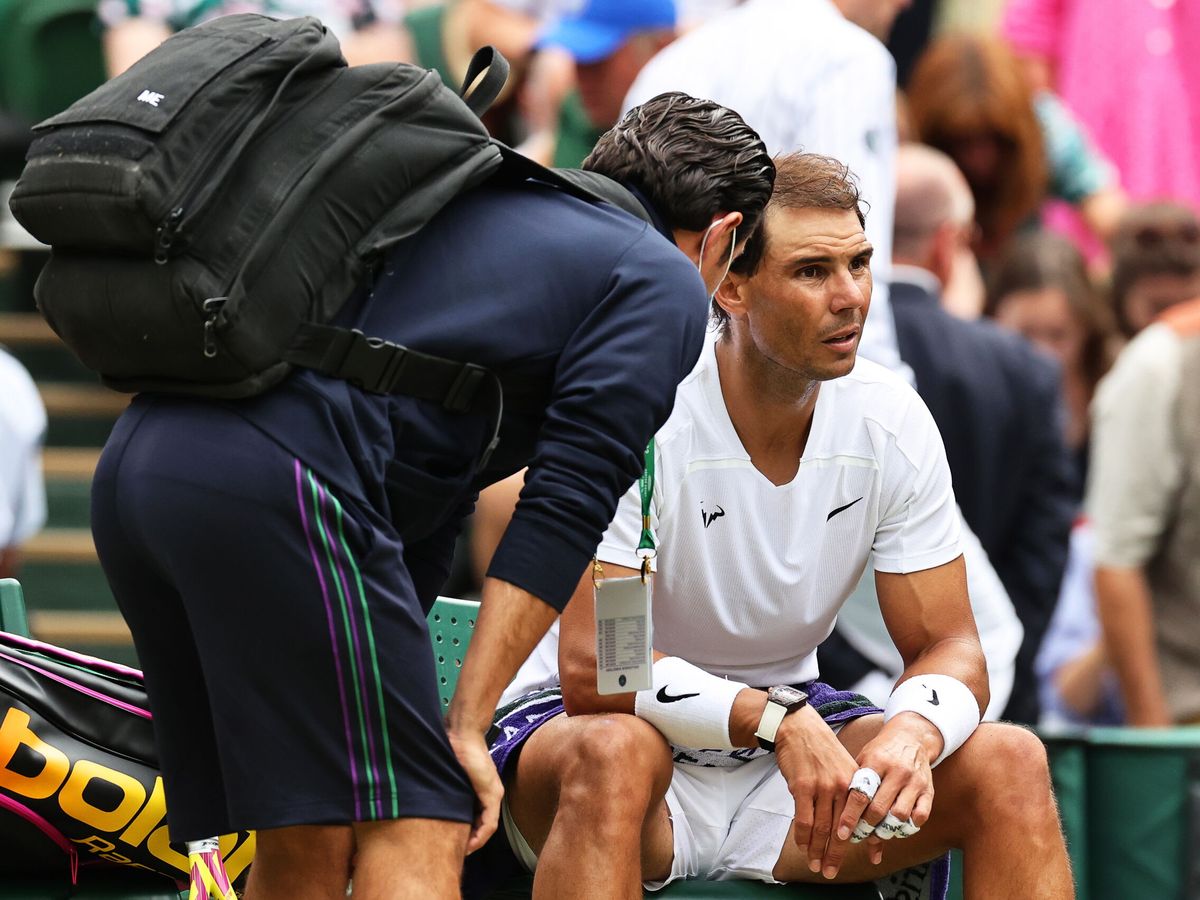 Foto: Rafael Nadal, en el banquillo de Wimbledon (EFE/EPA/Kieran Galvin)