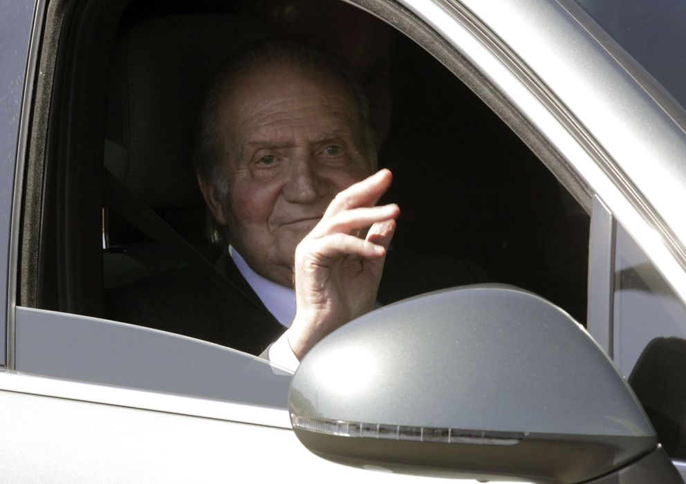 Foto: El Rey Juan Carlos a su llegada al Hospital Quirón Madrid (EFE)