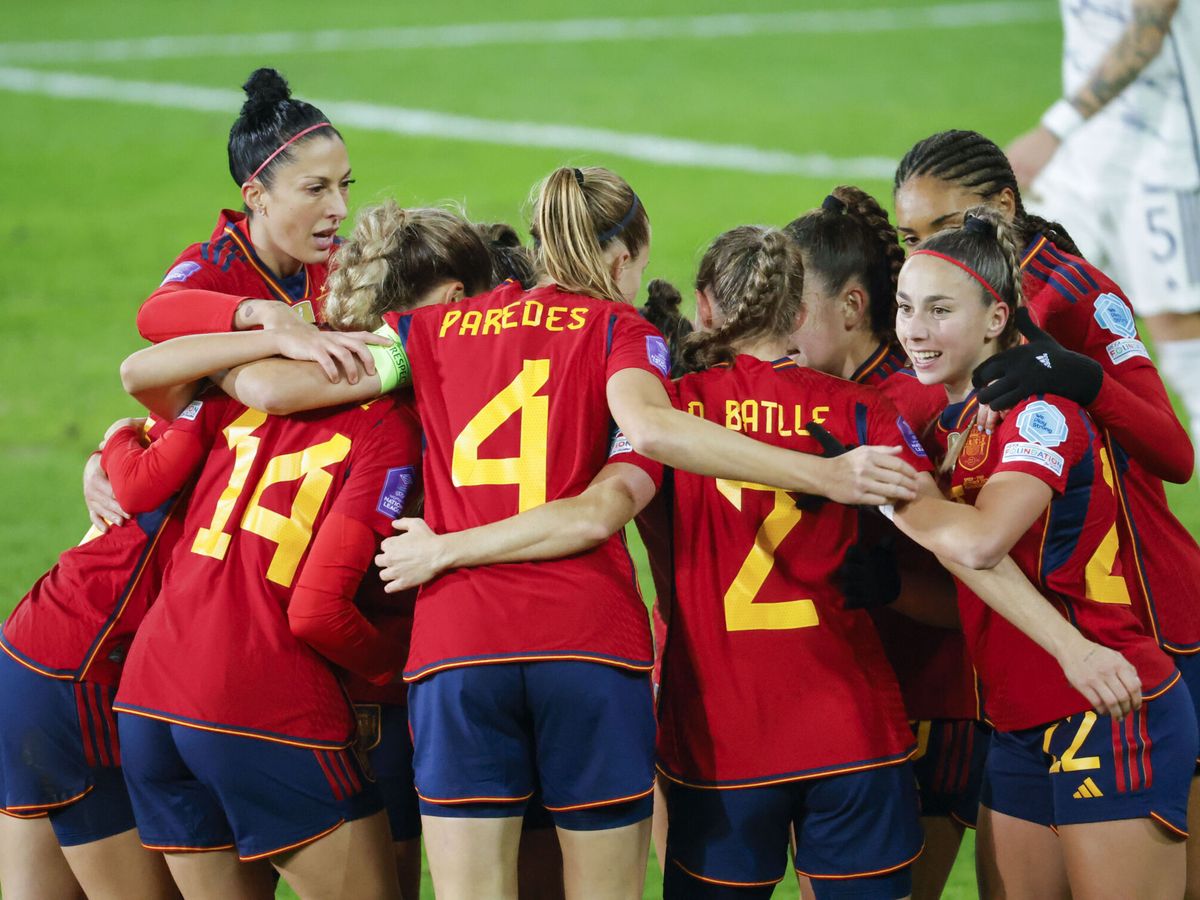 Foto: Las jugadoras de España celebran el primer gol ante Italia. (EFE/Lavandeira)