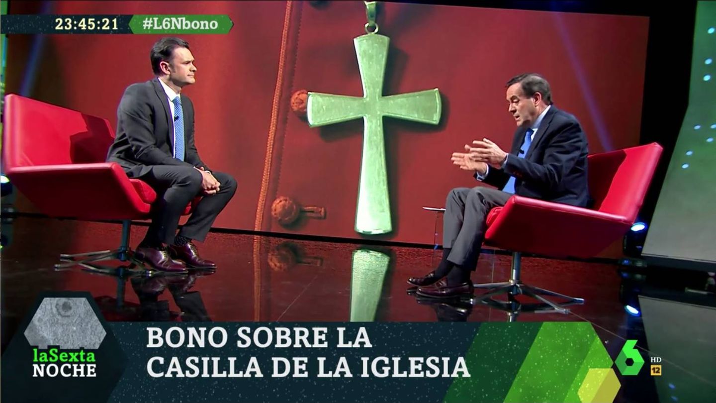Iñaki López, junto al exministro José Bono. (Atresmedia)