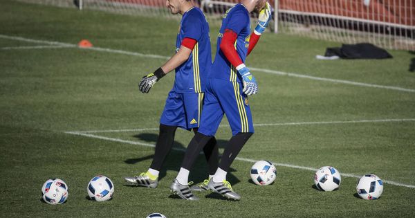 Foto: Iker Casillas y David de Gea coincidieron por última vez en la Selección durante la Eurocopa 2016. (EFE)