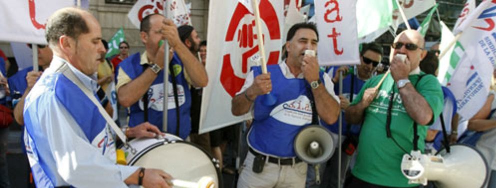 Foto: La debilidad de los sindicatos da oxígeno a Zapatero para imponer la reforma laboral