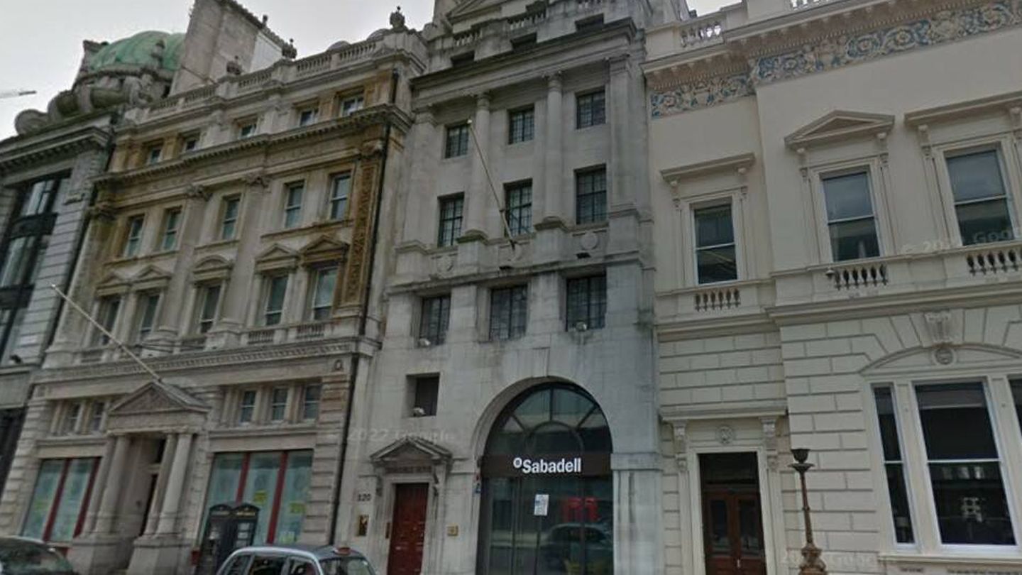 Vista del edificio que ha puesto a la venta Sabadell en Londres. (Google Maps) 