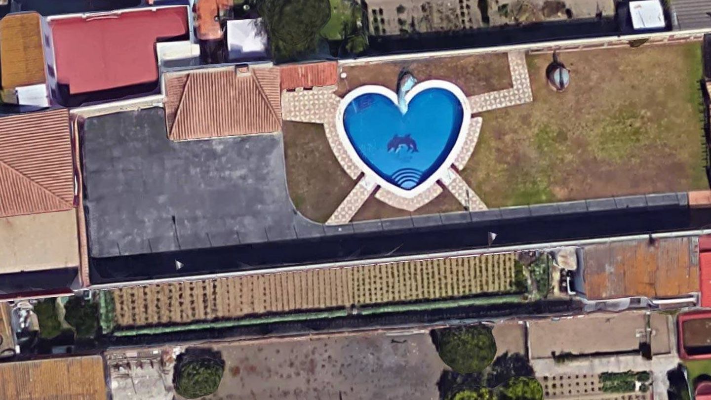 Diseminado con piscina con forma de corazón en la zona de Zabal bajo. (Google Maps).