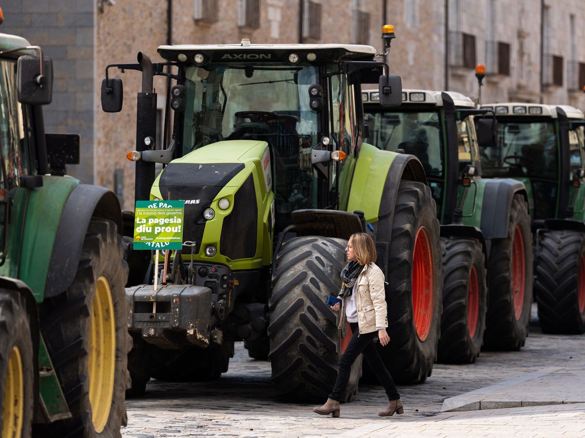 Foto: Tractores de UP en una protesta. (EFE/David Borrat)