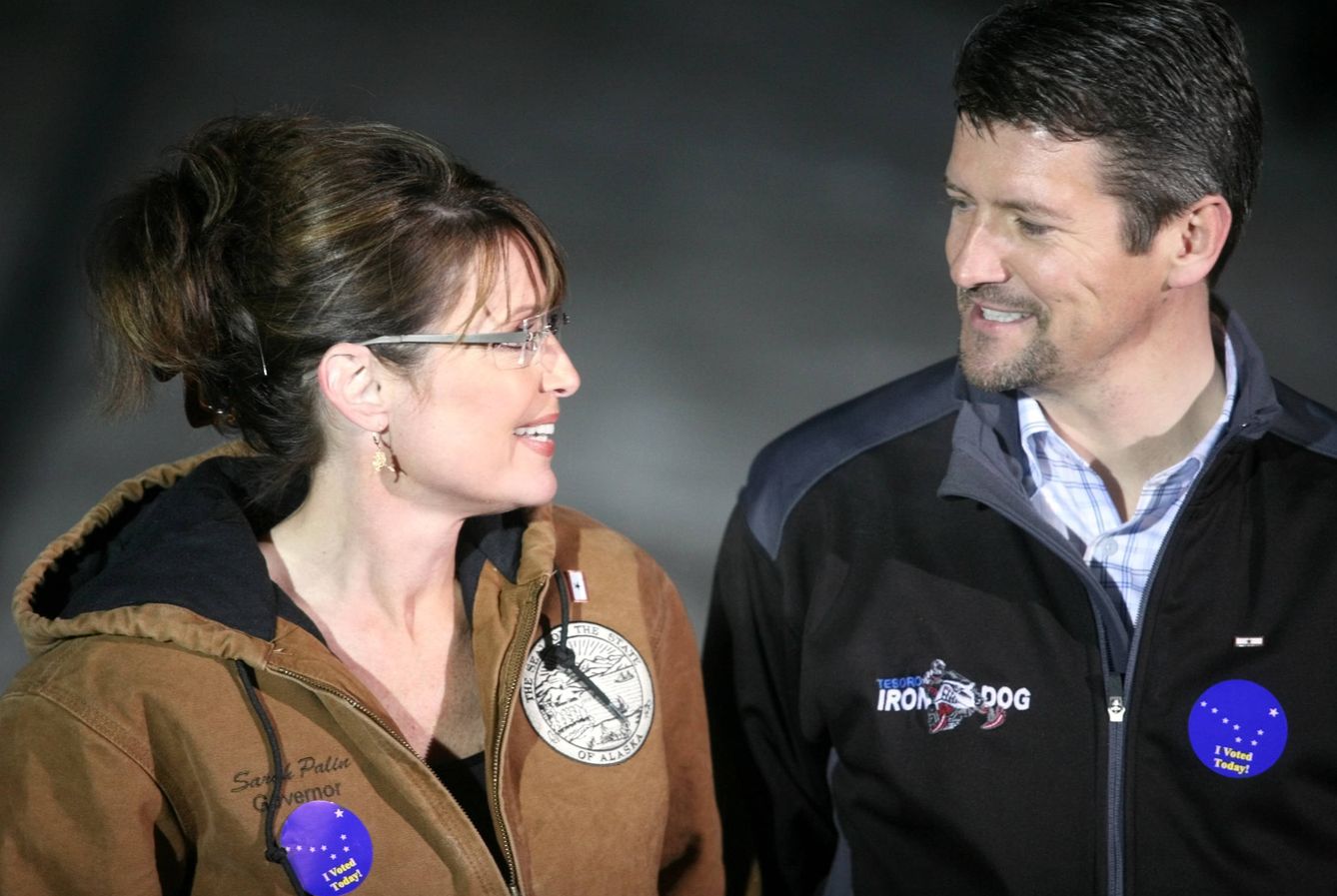 Sarah y Todd Palin, cuando formaban pareja, en Alaska. (Getty)