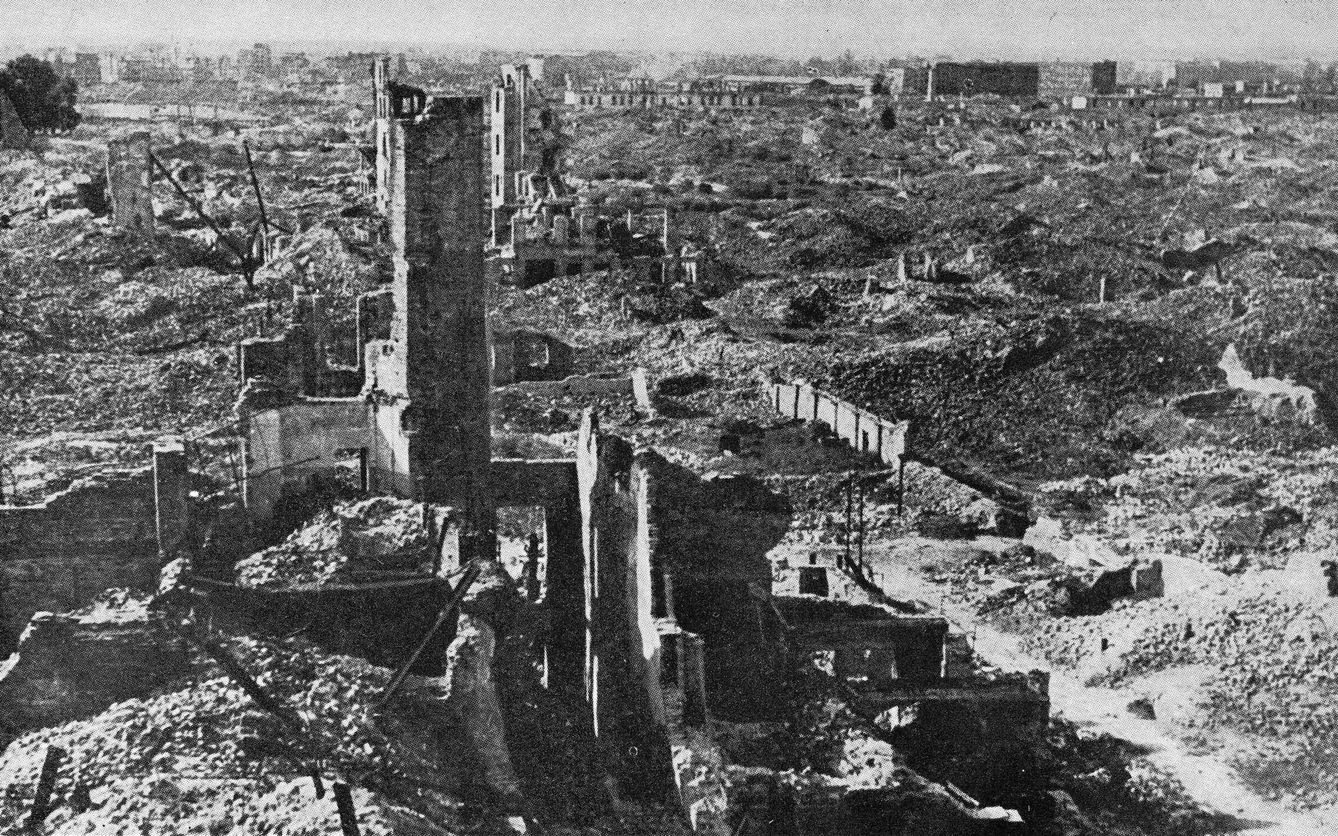 Ruinas del gueto de Varsovia tras la Segunda Guerra Mundial. (Dominio público)