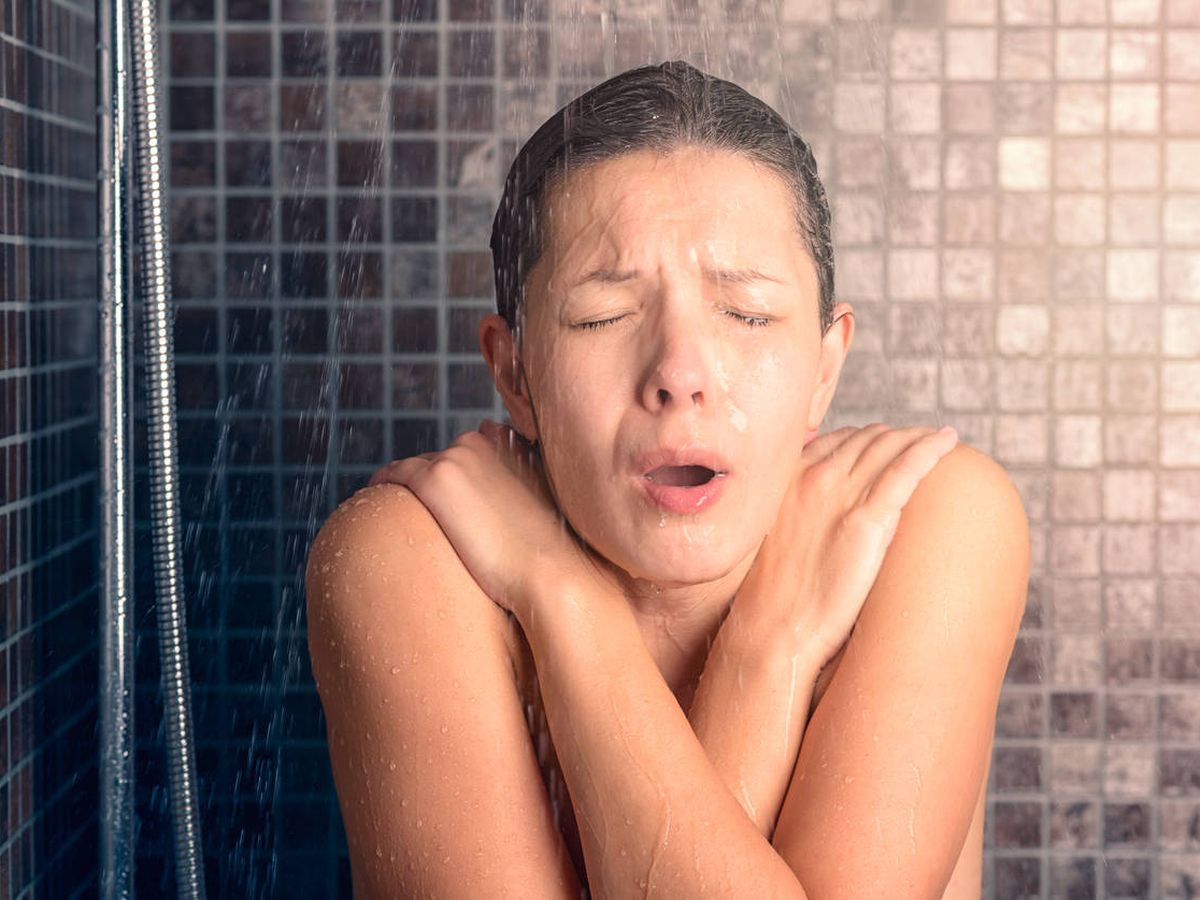 Foto: ¿Es bueno darse un baño de agua fría? Esto es lo que dice la ciencia al respecto. (iStock)