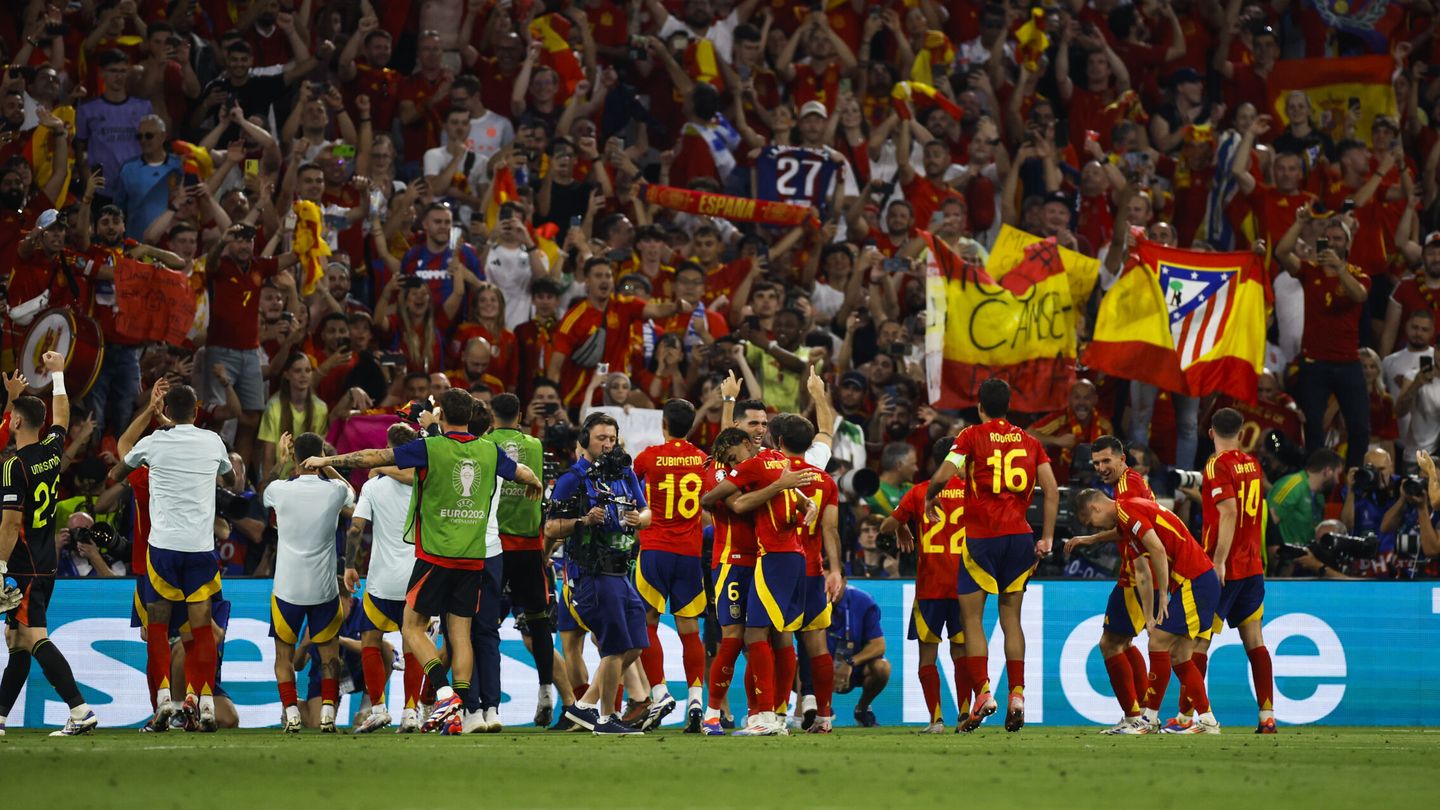 España celebró a lo grande el pase a la final. (EFE/Christopher Petit)