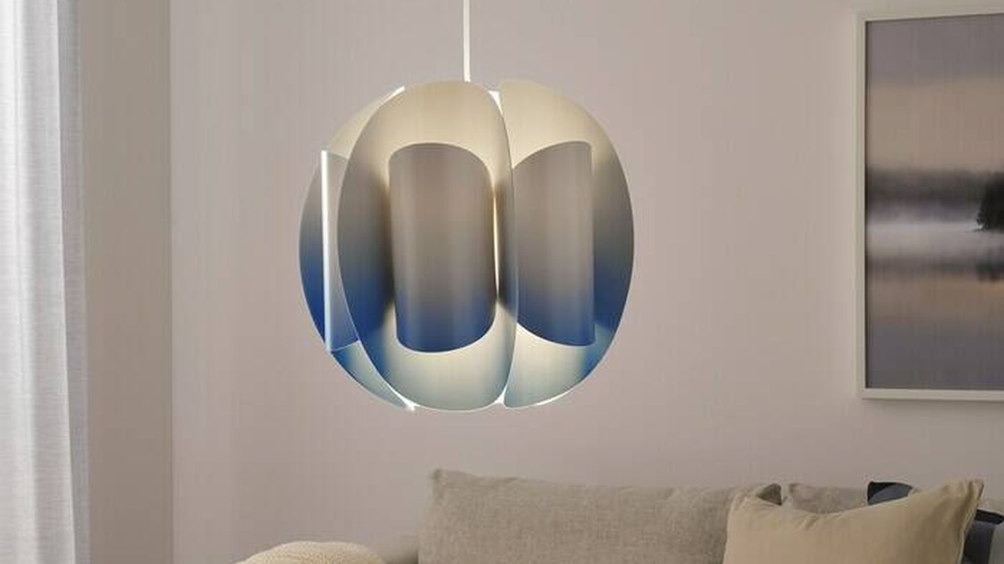 Lámpara de paneles de Ikea. (Cortesía)