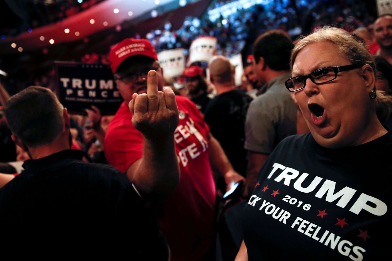 Partidarios de Donald Trump insultan a la prensa durante un mítin de campaña en Cincinnati, Ohio, en octubre de 2016. (Reuters)