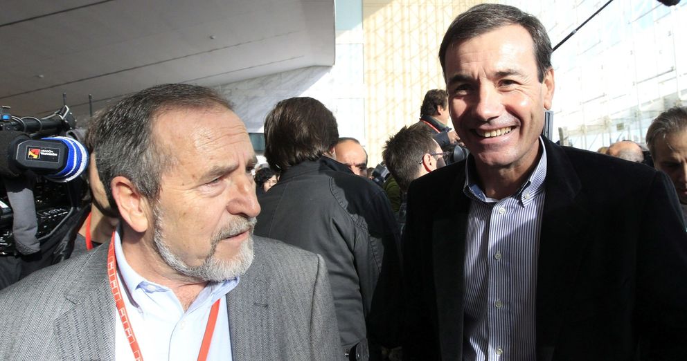 Tomás Gómez y el diputado Juan Barranco (i), a su llegada a la Conferencia Política del PSOE.