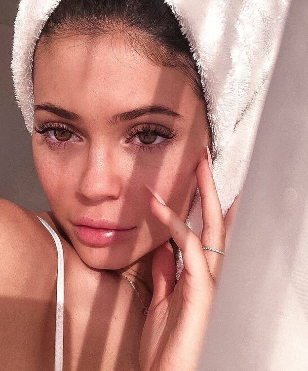 Foto: Kylie se pasa a la cosmética facial. (Instagram @kylieskine)