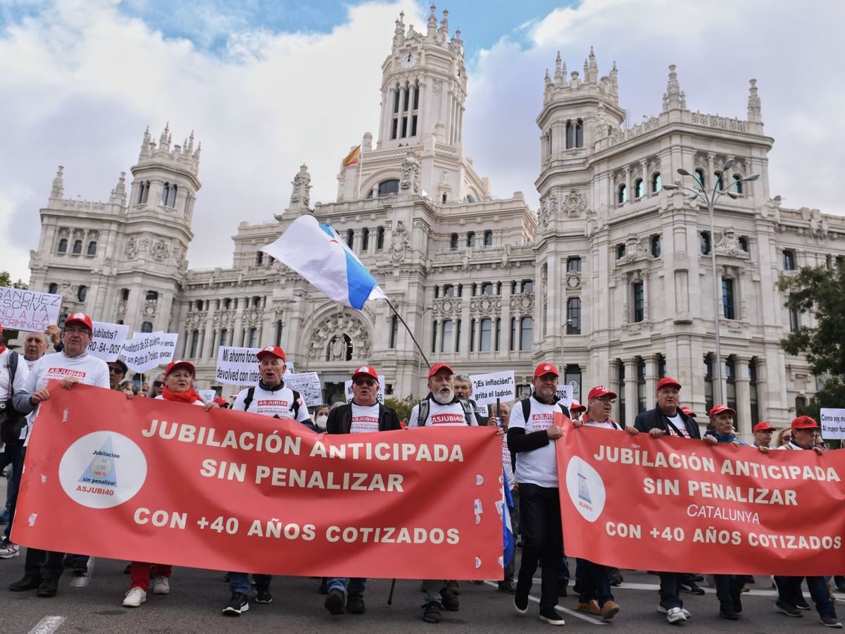 Foto: Concentración de pensionistas en Madrid. (Europa Press/Fernando Sánchez)