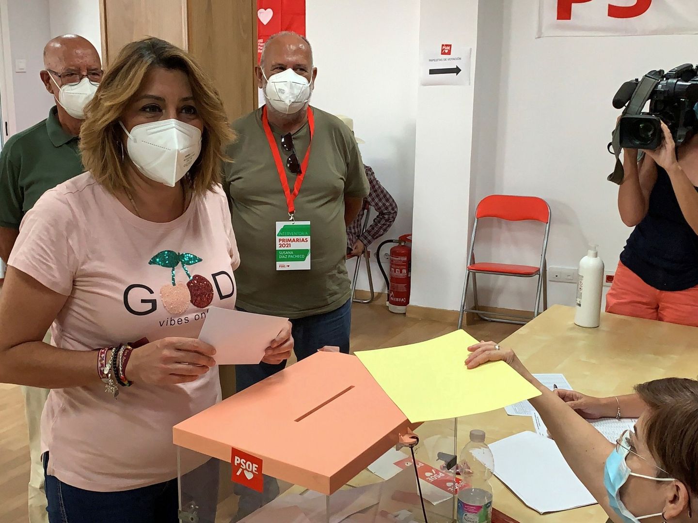 Susana Díaz, votando. (EFE)