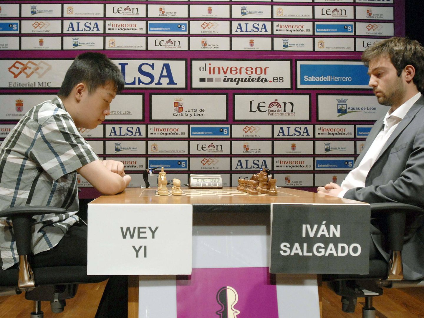 Iván Salgado, contra Wey Yi, en 2014. (EFE/J. Casares)