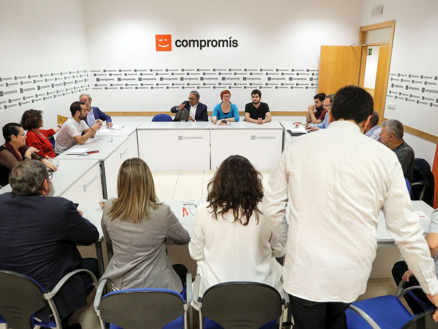 Reunión de los negociadores del PSPV, Compromís y Podemos para acordar el nuevo Consell. (EFE)