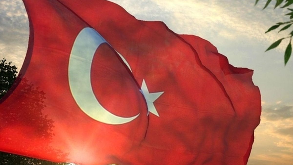 S&P amenaza con bajar la calificación de Turquía por riesgos de aterrizaje económico