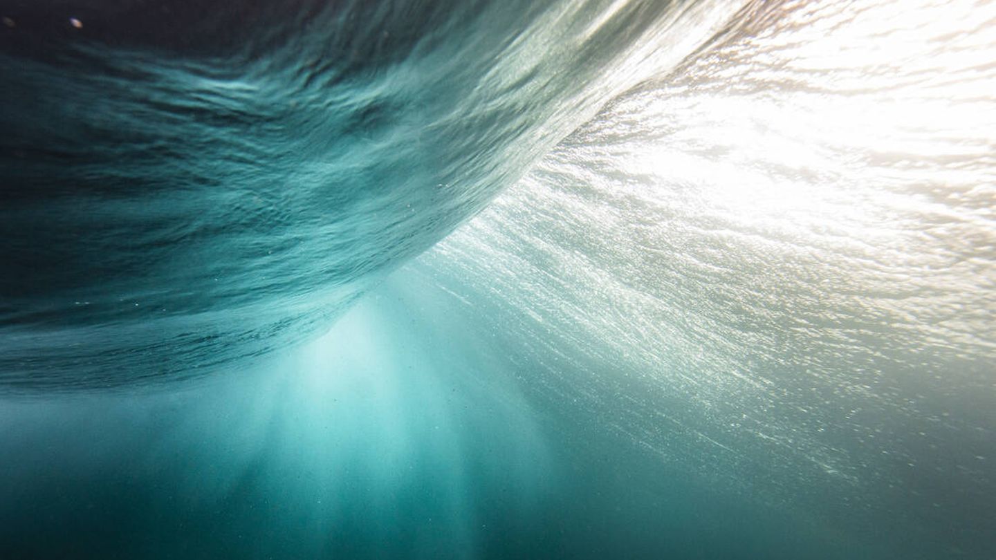 Una ola bajo la superficie. (iStock)