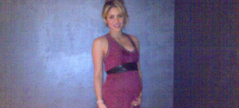 Foto: Shakira luce embarazo en Twitter