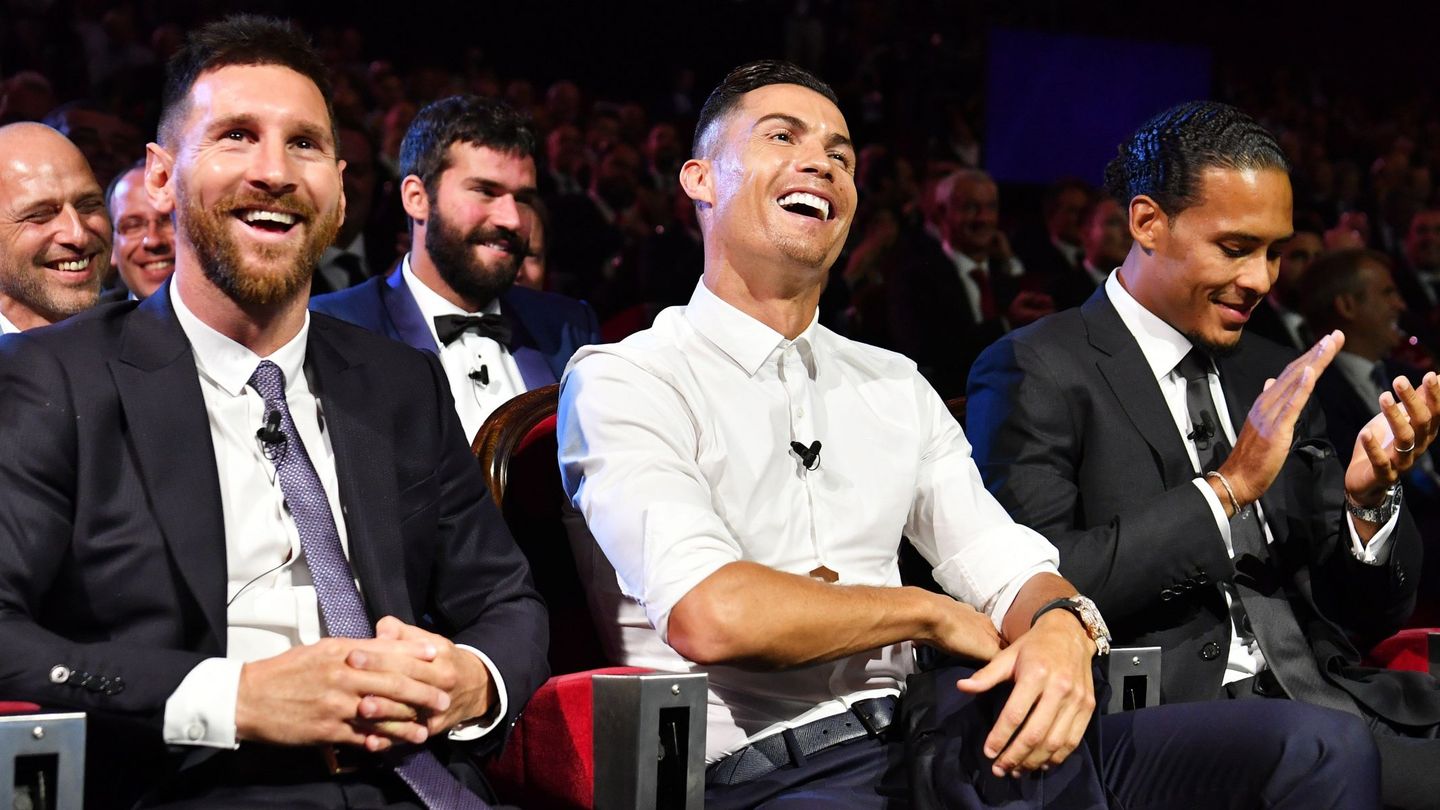 Leo Messi, Cristiano Ronaldo y Virgil Van Dijk, este verano en el sorteo de Champions. (EFE)
