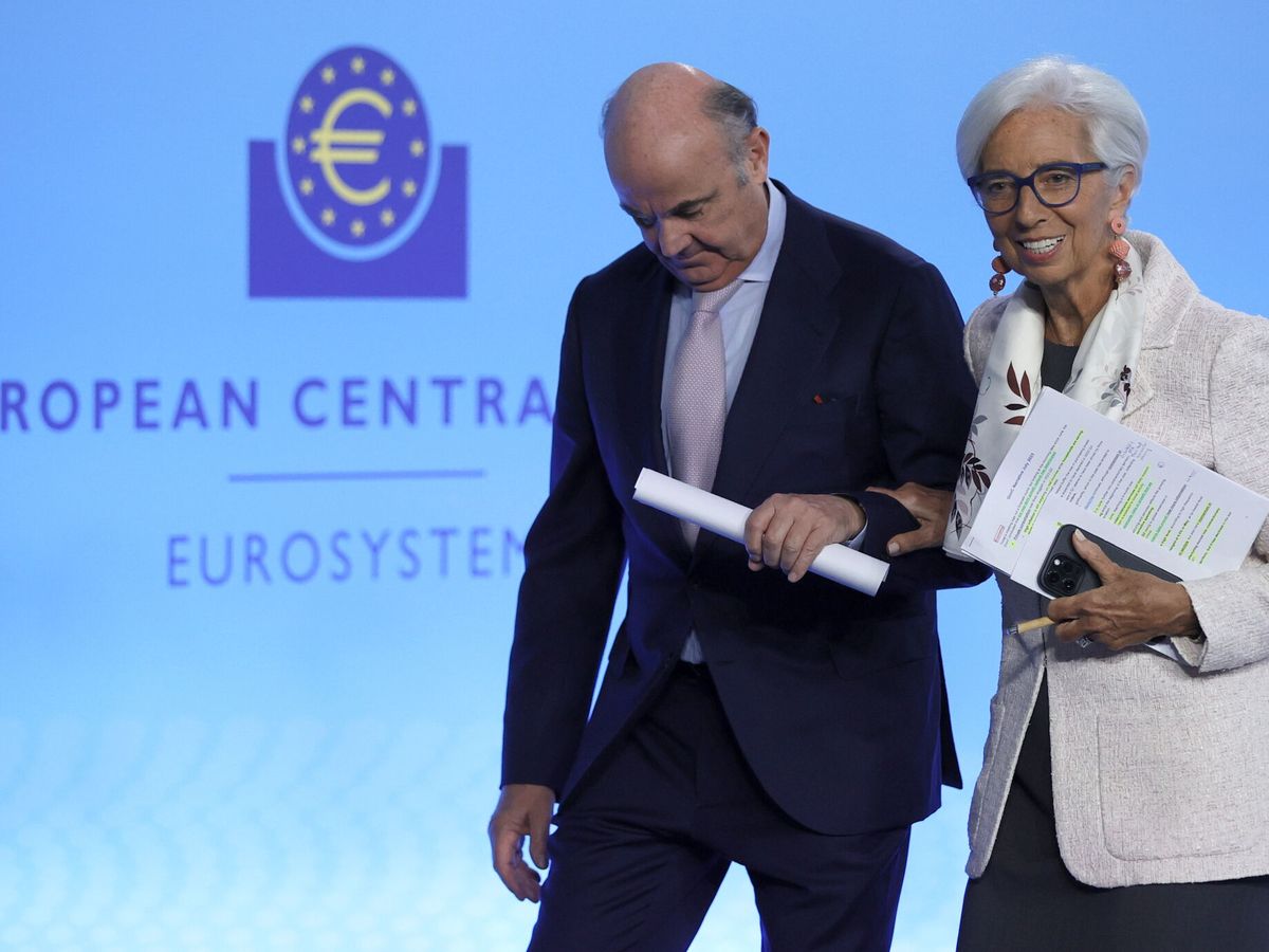 Foto: Luis de Guindos, vicepresidente del BCE, con la presidenta, Christine Lagarde. (EFE/Wittek)