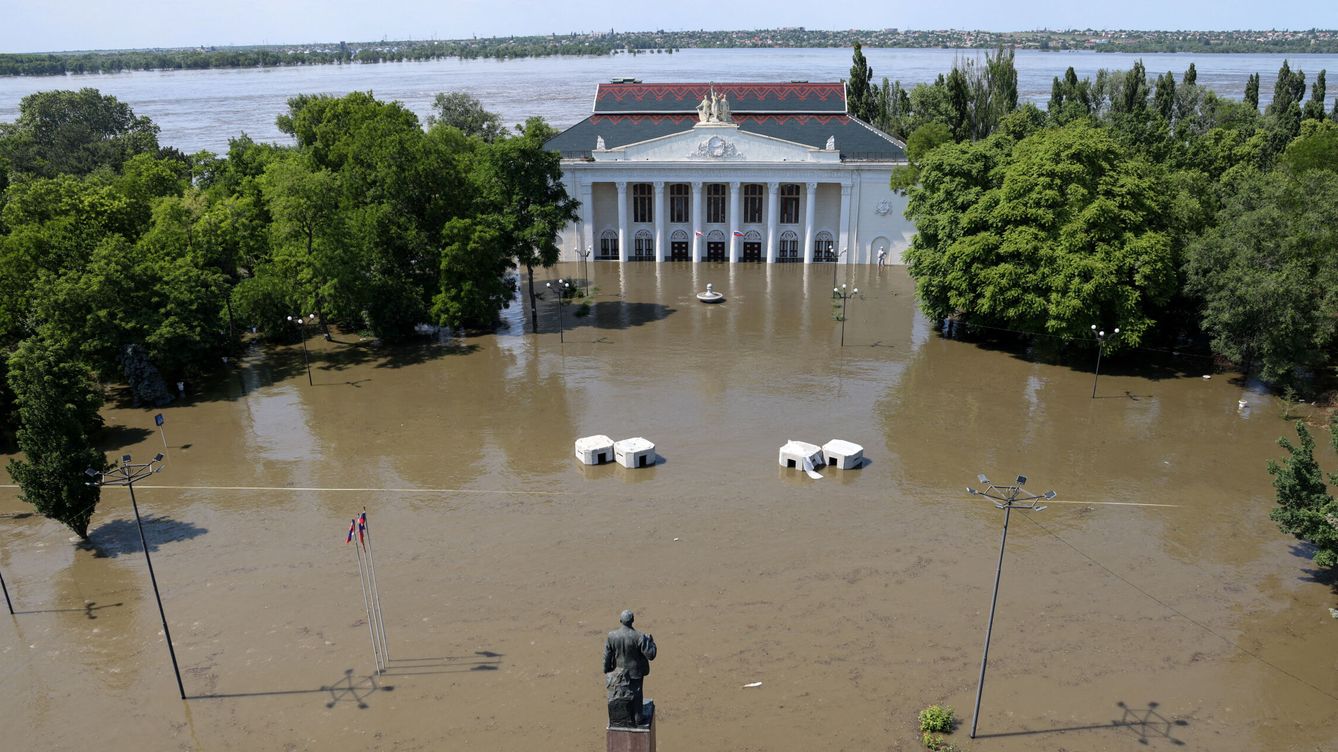 Foto: La Casa de la Cultura de Nova Kajovka, inundada. (Reuters/Tass/Alexey Konovalov)